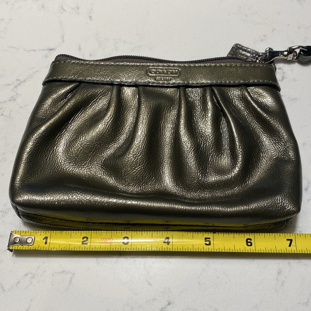 COACH Wristlet 7” x 4.5” pocket inside metallic color vintage - Picture 9 of 10